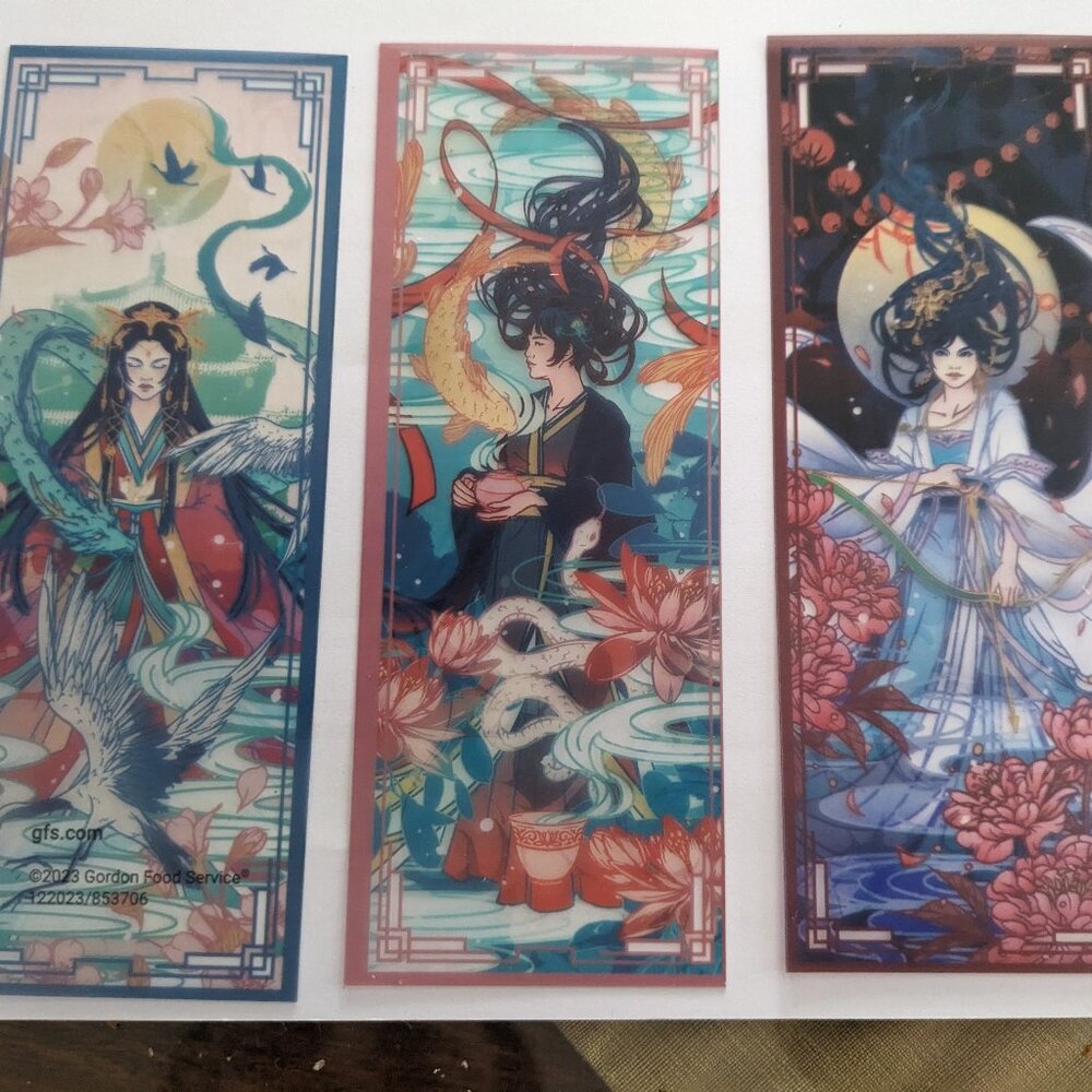 LEGENDARY TALES Transparent bookmark set.